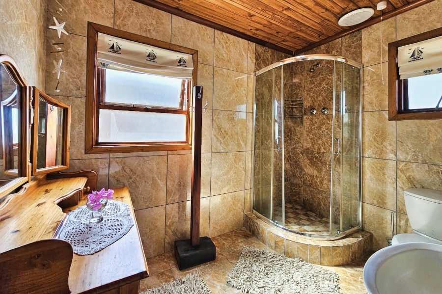 4 Bedroom Property for Sale in Herolds Bay Western Cape